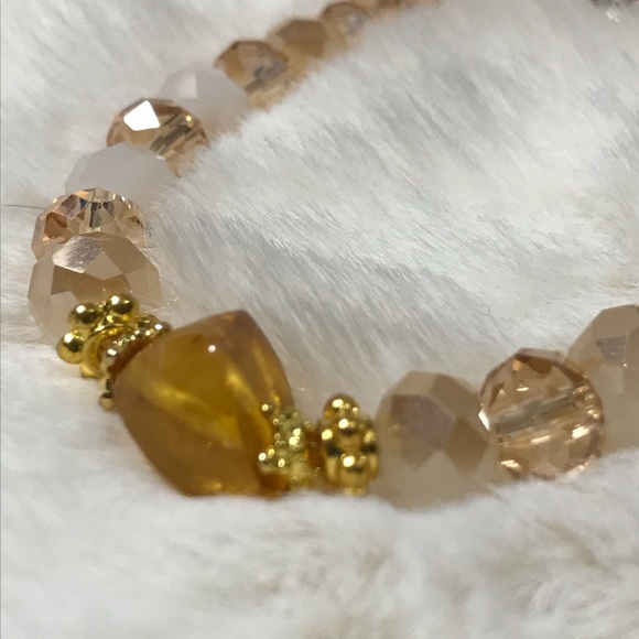 Gorgeous Amber Bracelet - Picture 5 of 6